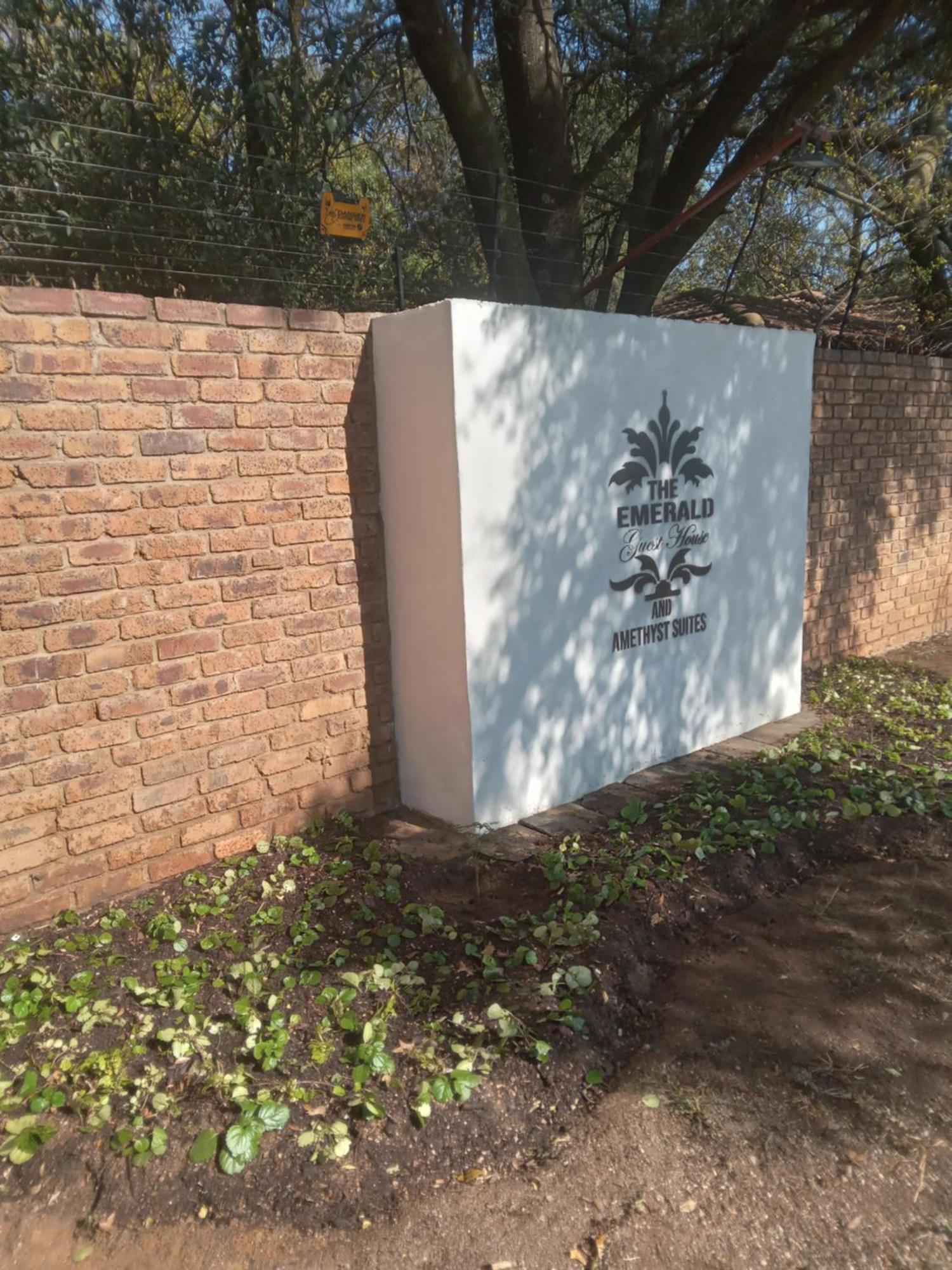 Emerald Guest House Springs Esterno foto