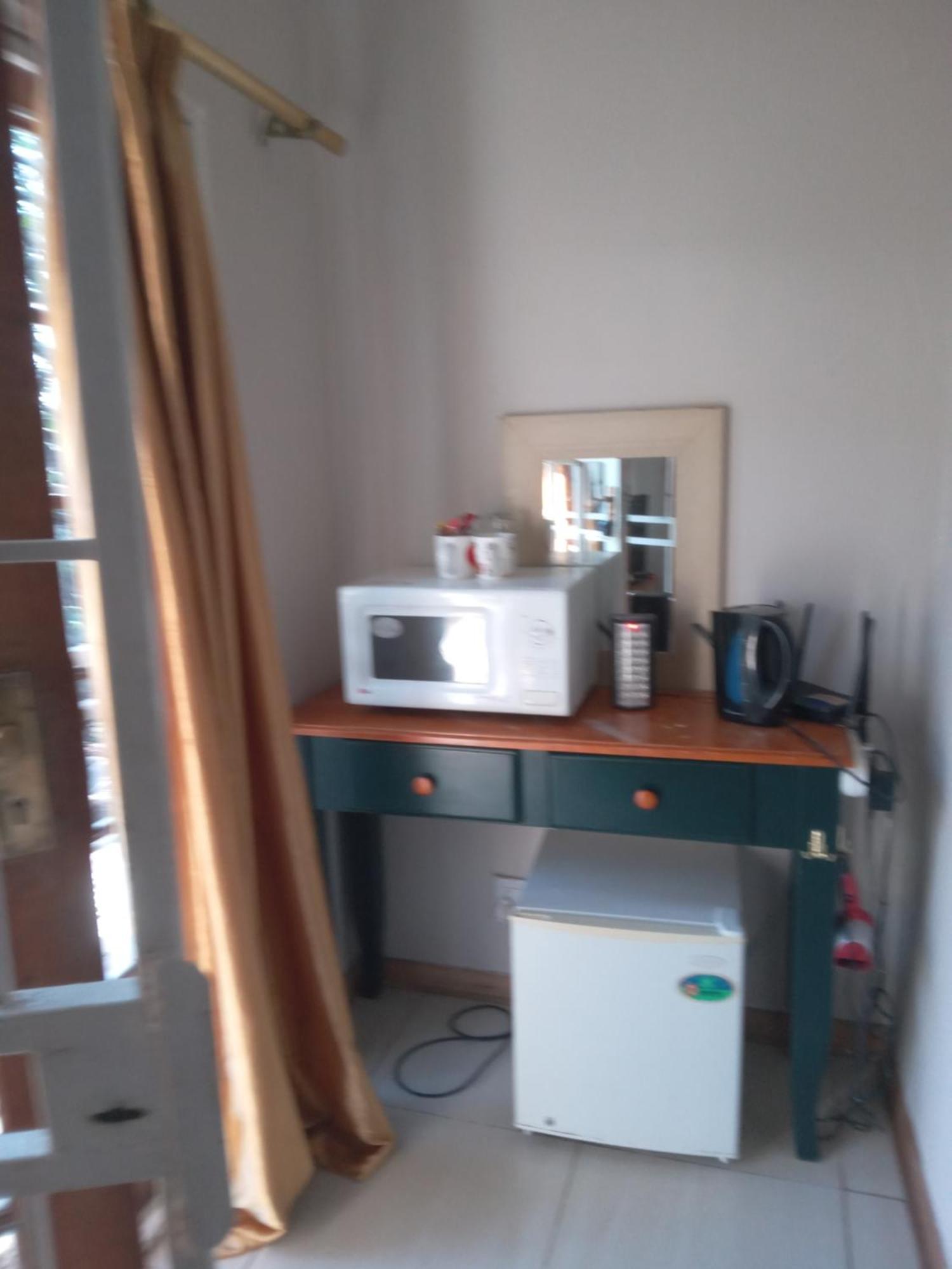 Emerald Guest House Springs Esterno foto